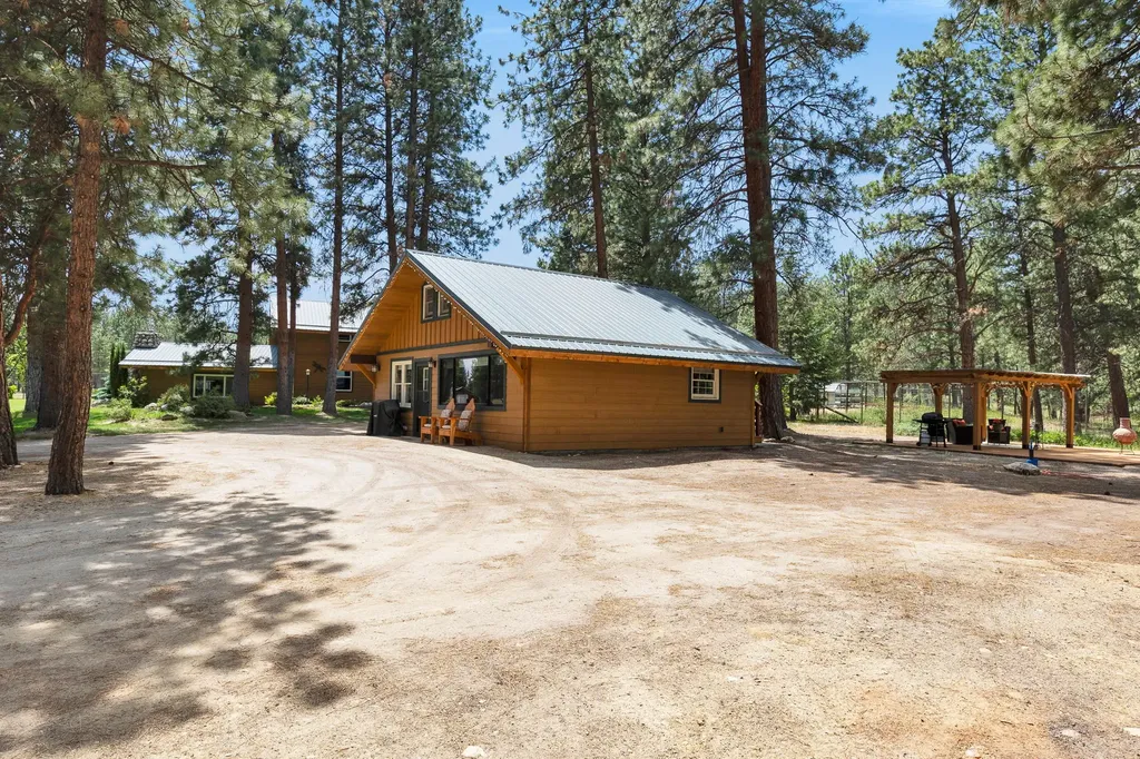 1862 Mountain Meadow Lane Victor MT 59875