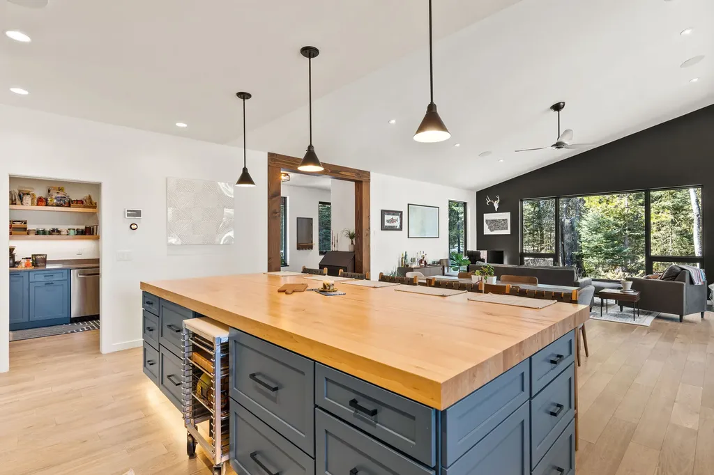 757 Lodgepole Road Whitefish MT 59937