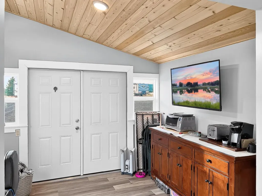 185 Kingfisher Loop Eureka MT 59917