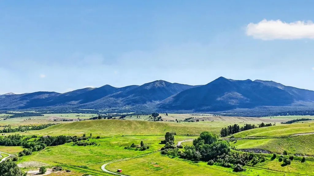 185 Kingfisher Loop Eureka MT 59917