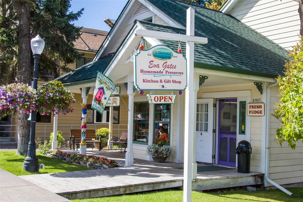 10 Bear Dance Village Bigfork MT 59911