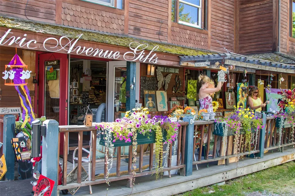 10 Bear Dance Village Bigfork MT 59911