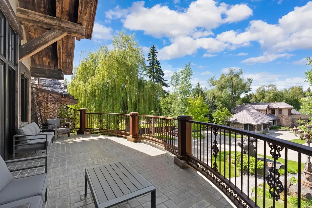 10 Bear Dance Village Bigfork MT 59911