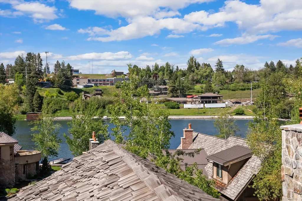 10 Bear Dance Village Bigfork MT 59911