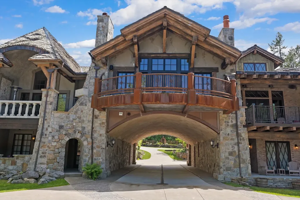 10 Bear Dance Village Bigfork MT 59911