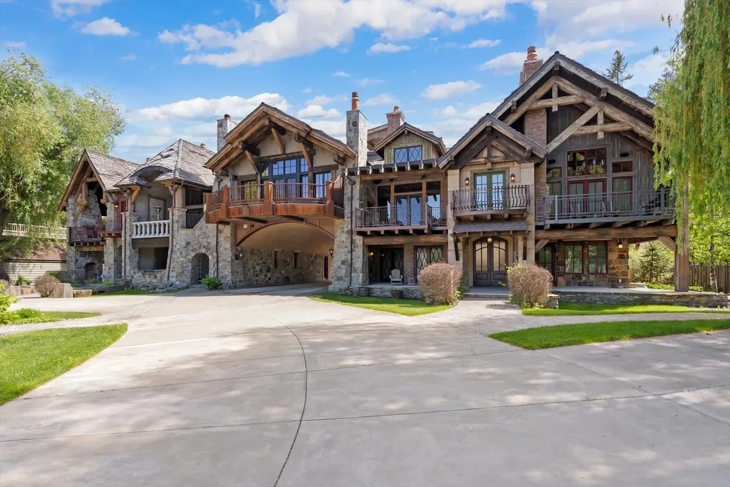 10 Bear Dance Village Bigfork MT 59911