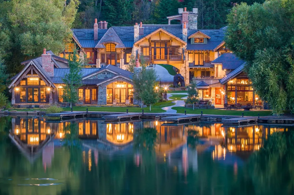 10 Bear Dance Village Bigfork MT 59911