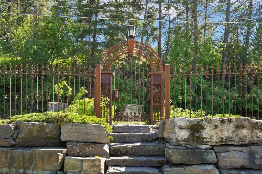10 Bear Dance Village Bigfork MT 59911