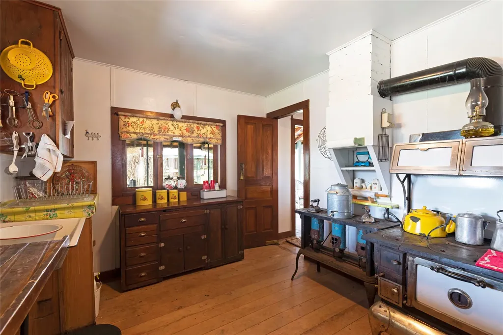 230 Cap Lane Hamilton MT 59840