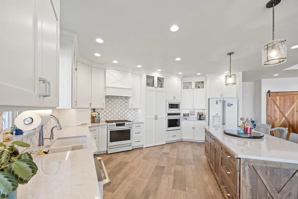 42818 La Bella Lane Big Arm MT 59910