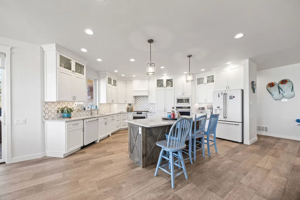 42818 La Bella Lane Big Arm MT 59910