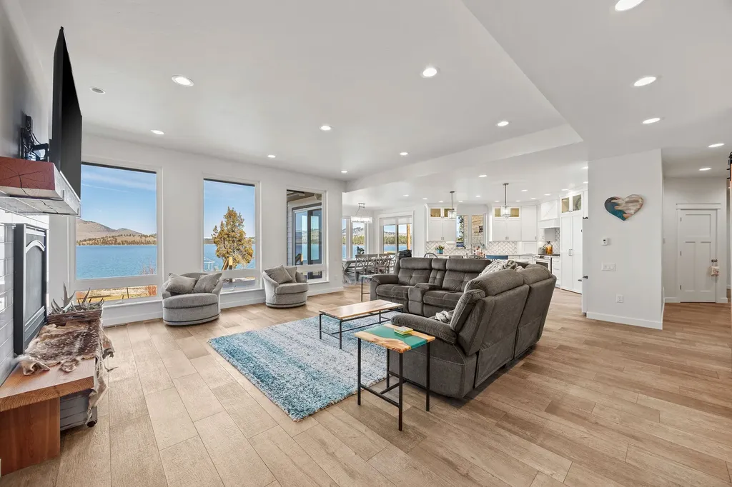 42818 La Bella Lane Big Arm MT 59910