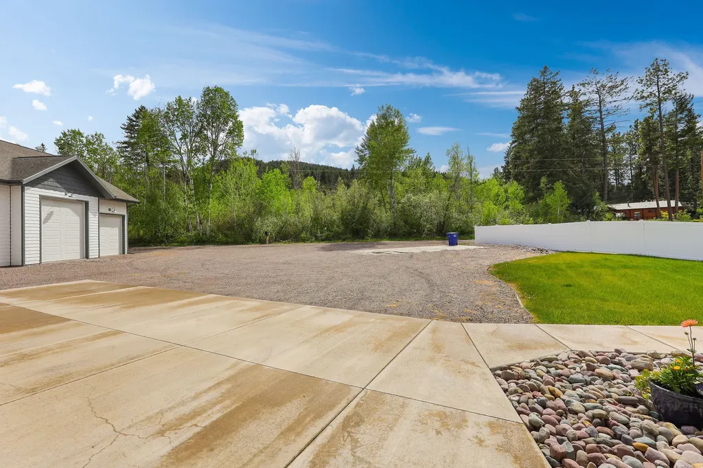 42818 La Bella Lane Big Arm MT 59910