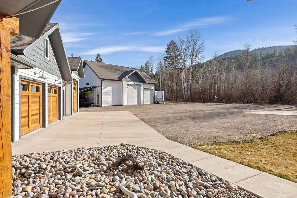 42818 La Bella Lane Big Arm MT 59910