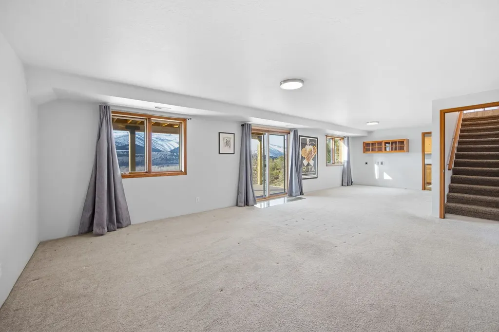 261 Cap De Villa Lolo MT 59847