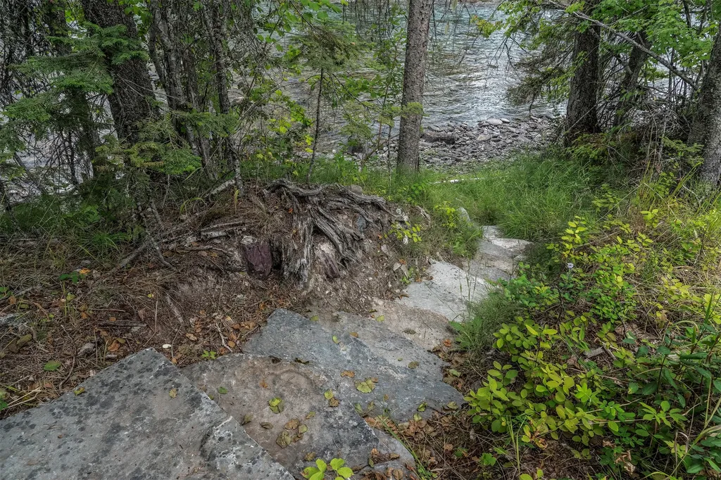 29545 Drifting Way Bigfork MT 59911