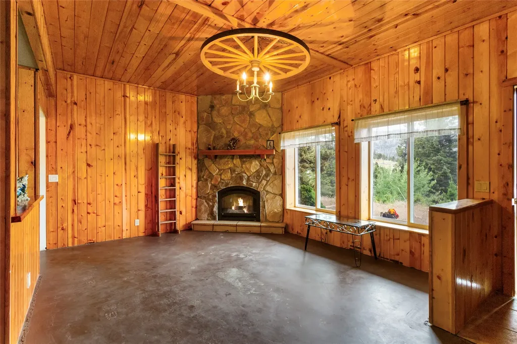 16 Friendspring Road Whitehall MT 59759