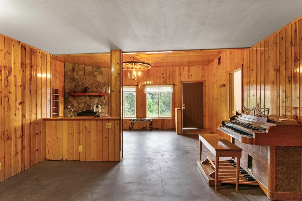 16 Friendspring Road Whitehall MT 59759