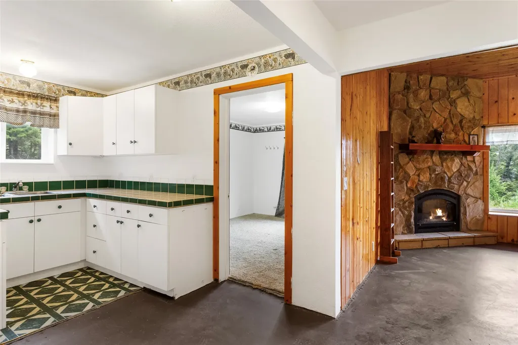 16 Friendspring Road Whitehall MT 59759