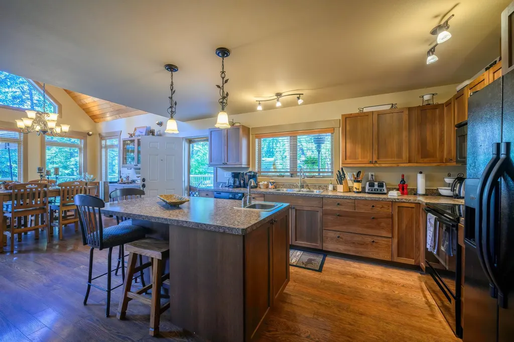 199 Glen View Drive Eureka MT 59917