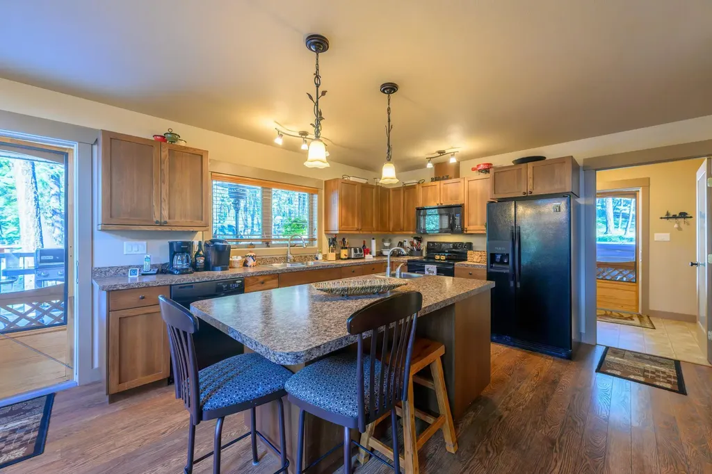 199 Glen View Drive Eureka MT 59917