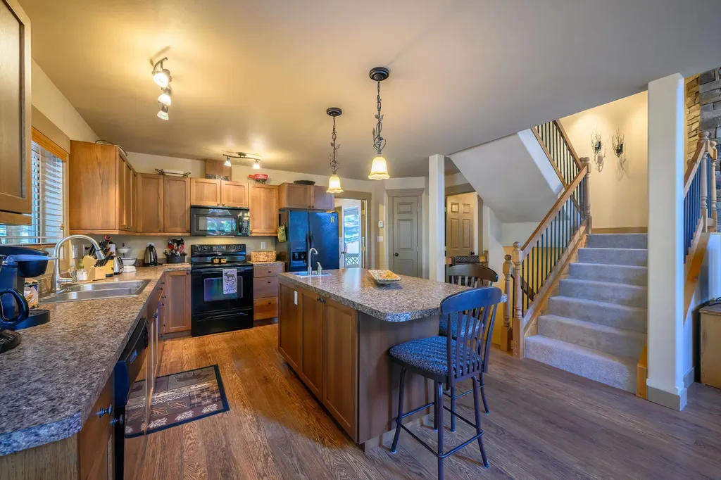 199 Glen View Drive Eureka MT 59917