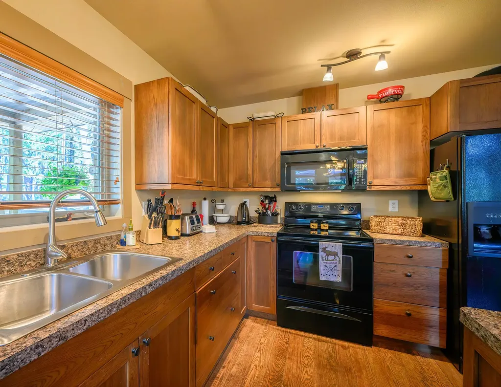 199 Glen View Drive Eureka MT 59917