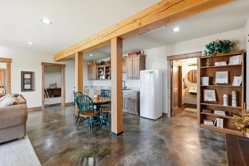 2074 Desperado Trail Corvallis MT 59828
