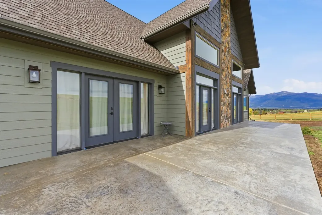 2074 Desperado Trail Corvallis MT 59828