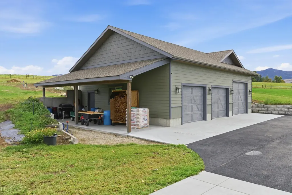 2074 Desperado Trail Corvallis MT 59828