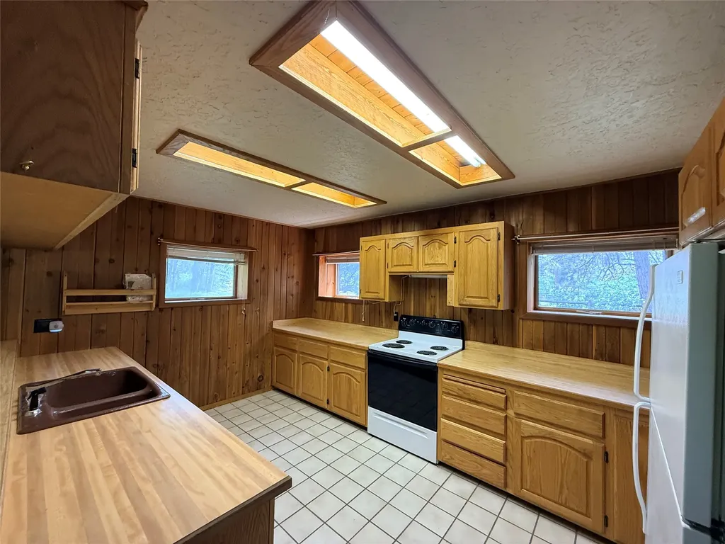 6599 Mt Highway 200 Plains MT 59859