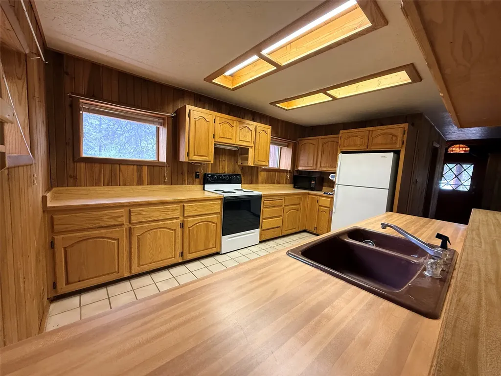 6599 Mt Highway 200 Plains MT 59859