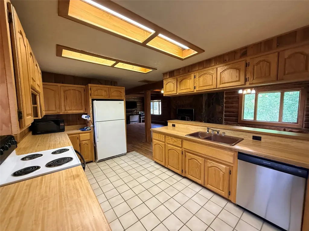 6599 Mt Highway 200 Plains MT 59859