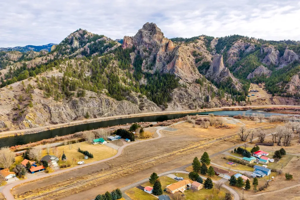 24 Golden Eagle Drive Cascade MT 59421