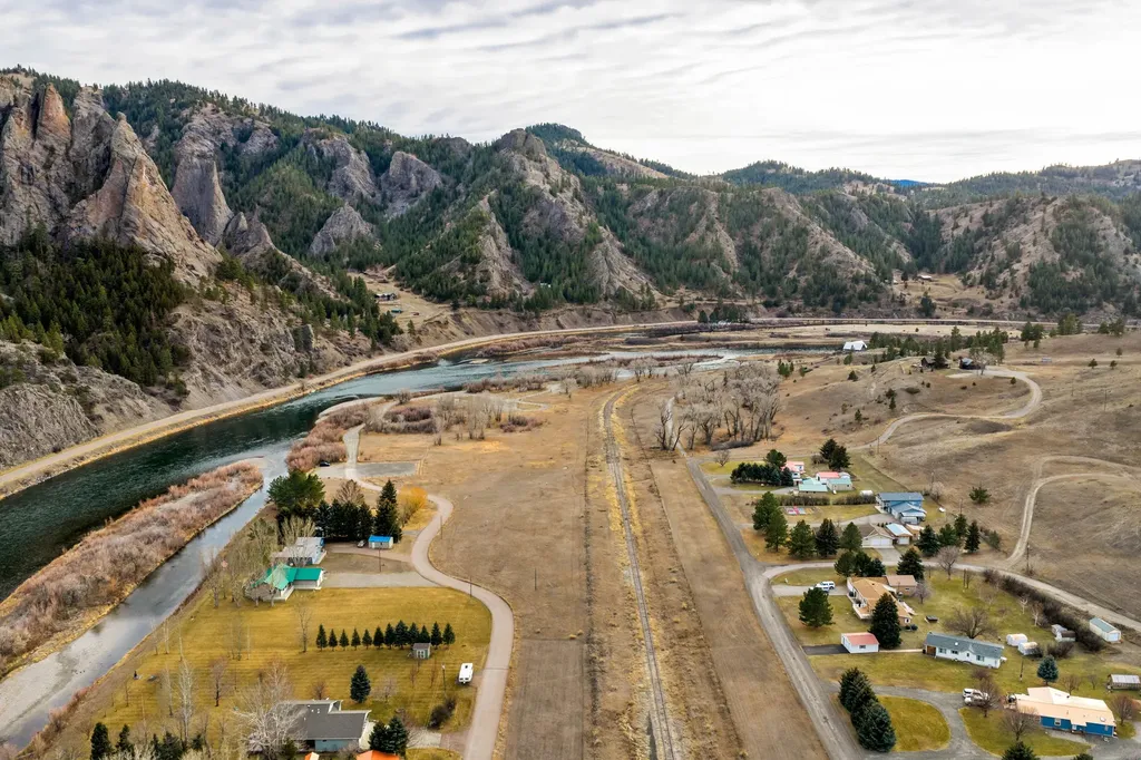 24 Golden Eagle Drive Cascade MT 59421