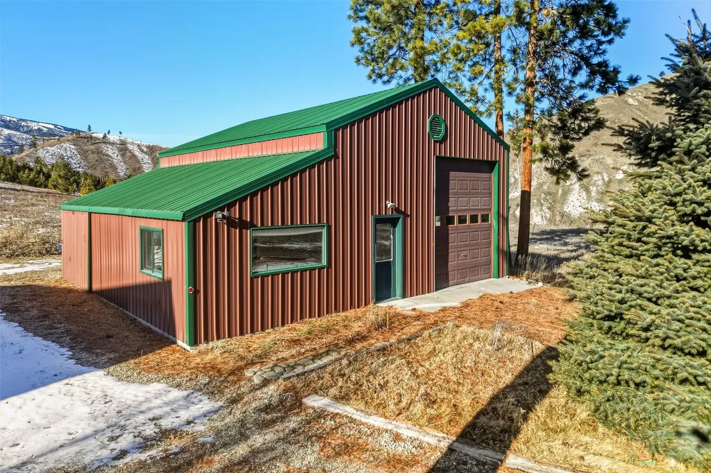 154 Bertie Lord Lane Conner MT 59827