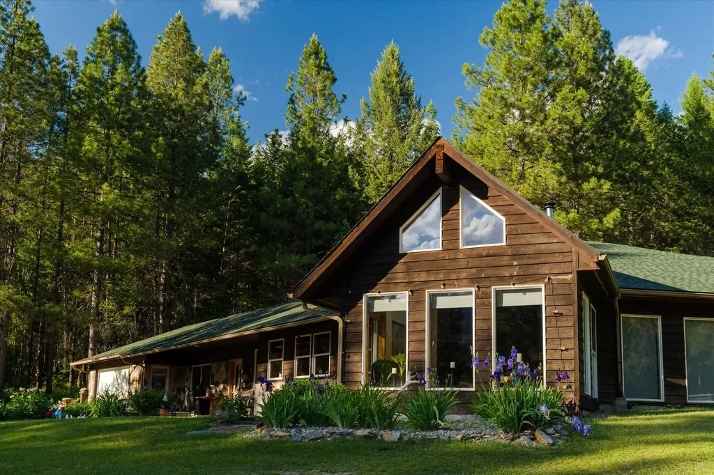 1720 River Road Troy MT 59935