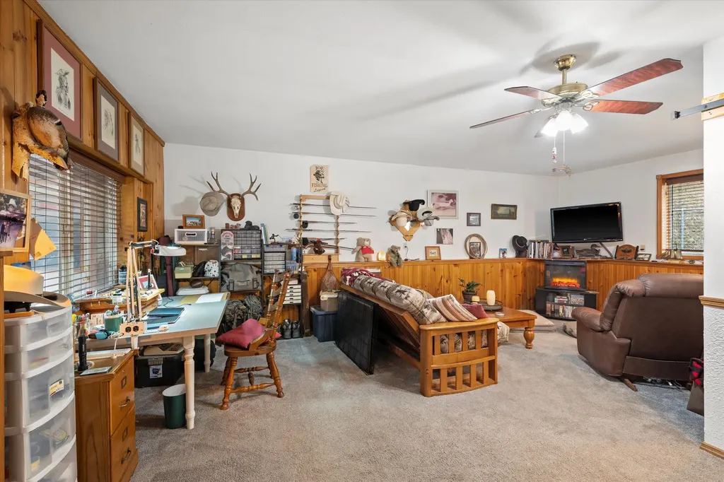 1720 River Road Troy MT 59935