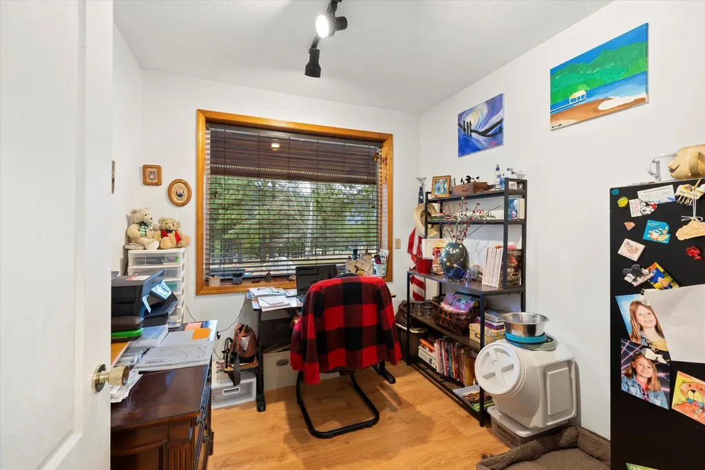 1720 River Road Troy MT 59935