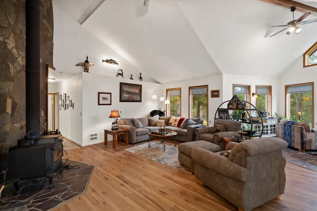 1720 River Road Troy MT 59935