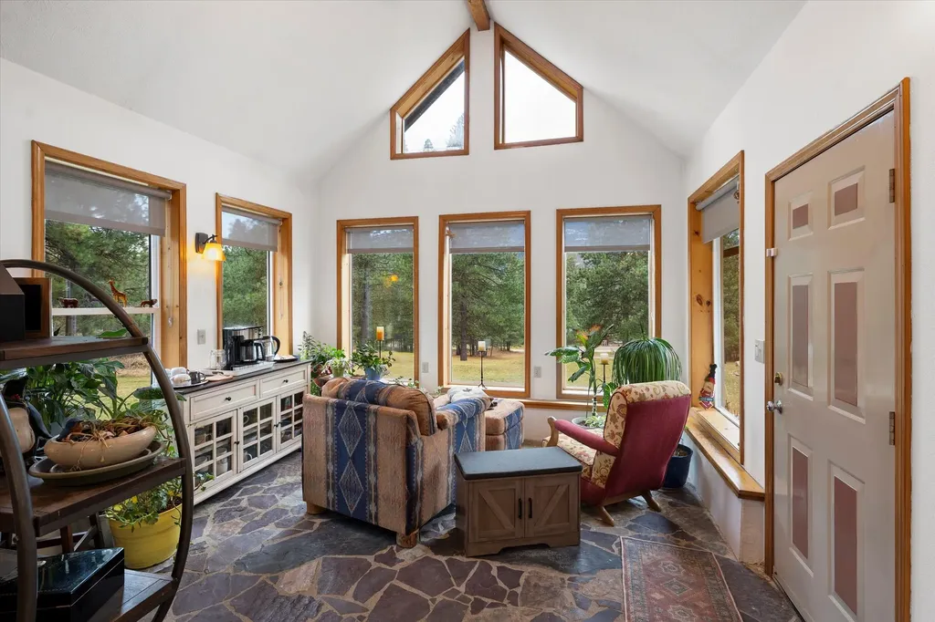 1720 River Road Troy MT 59935