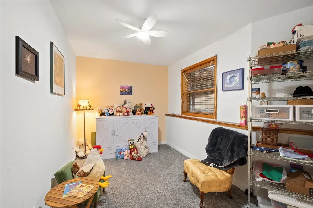 1720 River Road Troy MT 59935
