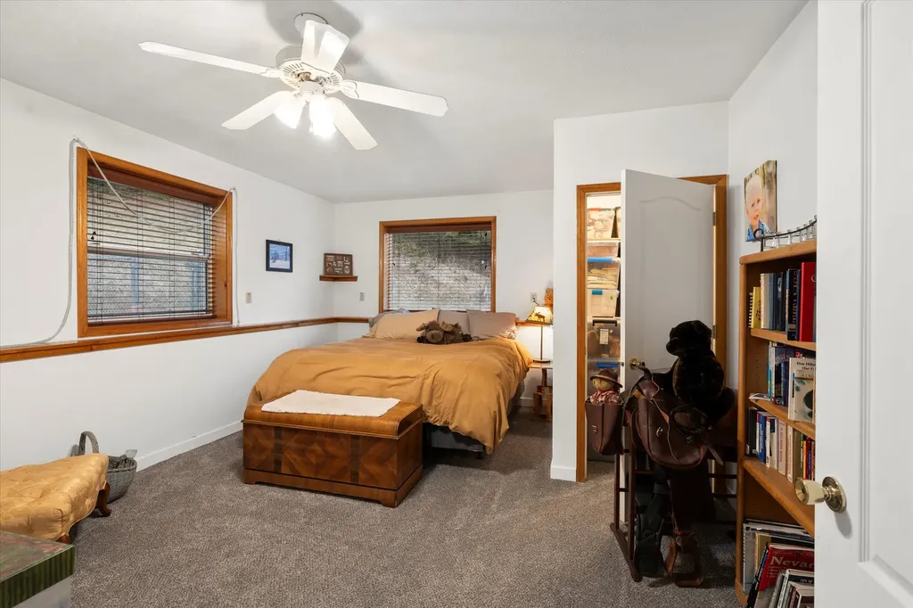 1720 River Road Troy MT 59935