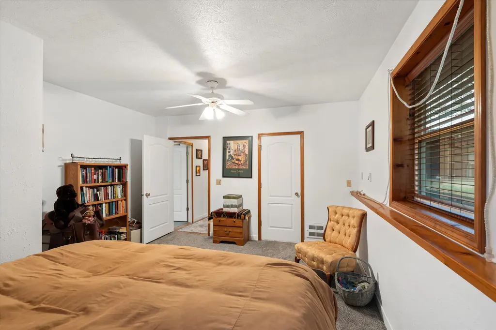 1720 River Road Troy MT 59935