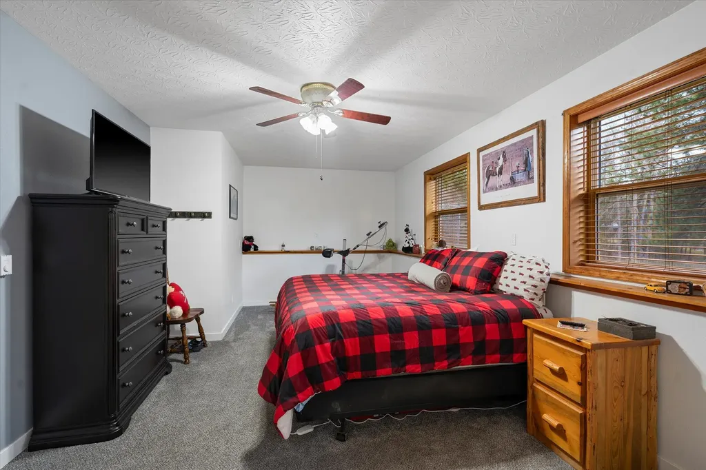 1720 River Road Troy MT 59935