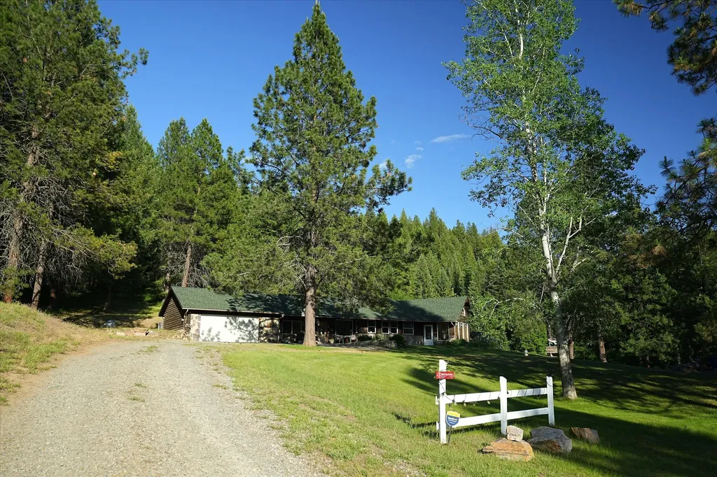 1720 River Road Troy MT 59935