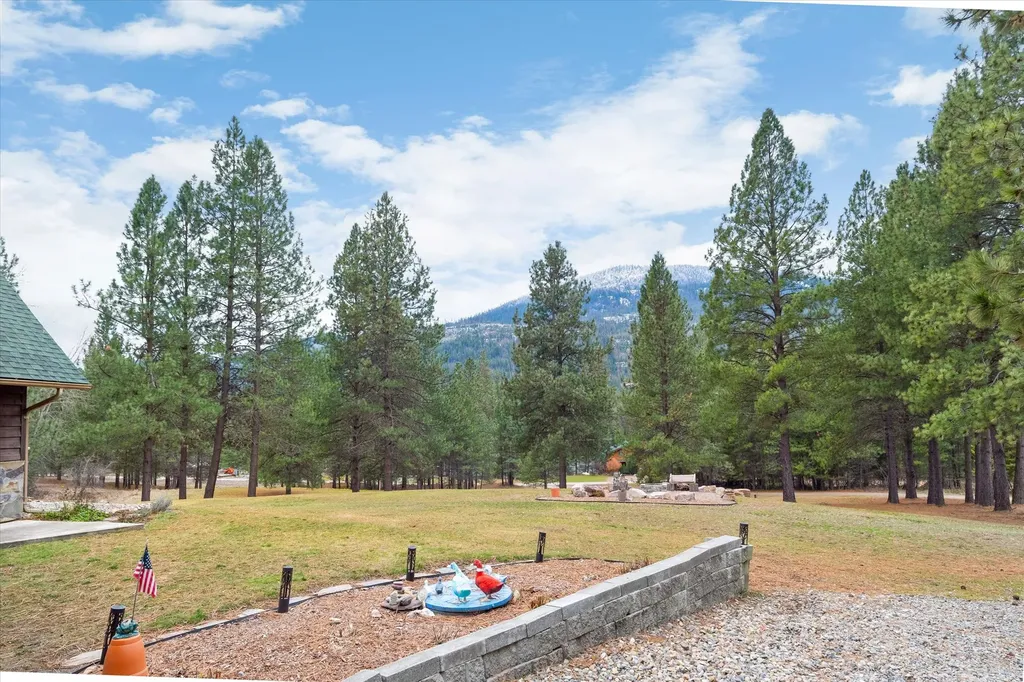 1720 River Road Troy MT 59935