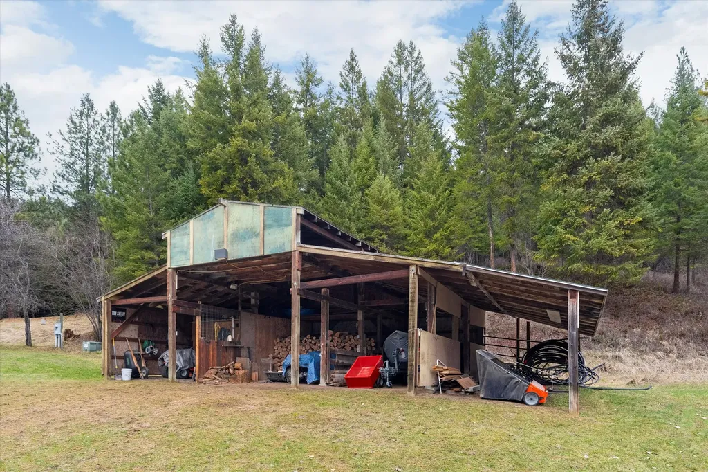 1720 River Road Troy MT 59935