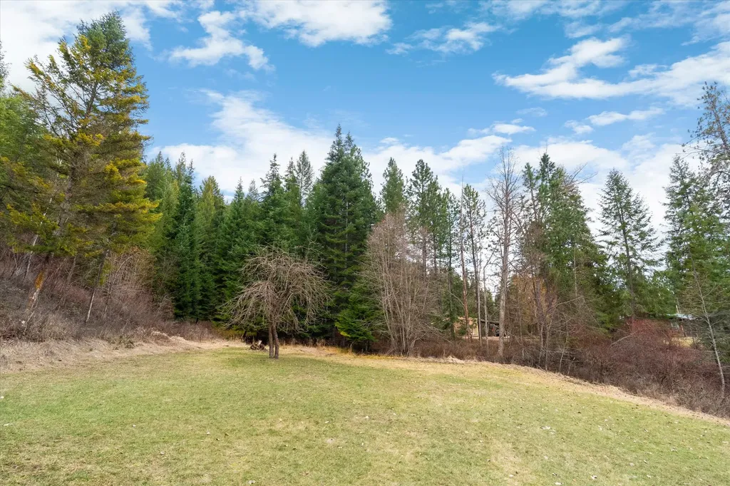 1720 River Road Troy MT 59935