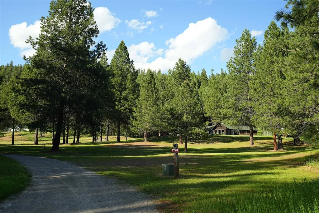 1720 River Road Troy MT 59935